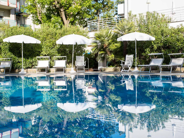 media.Gallery-Piscina-01-Hotel-Maddalena-Riccione