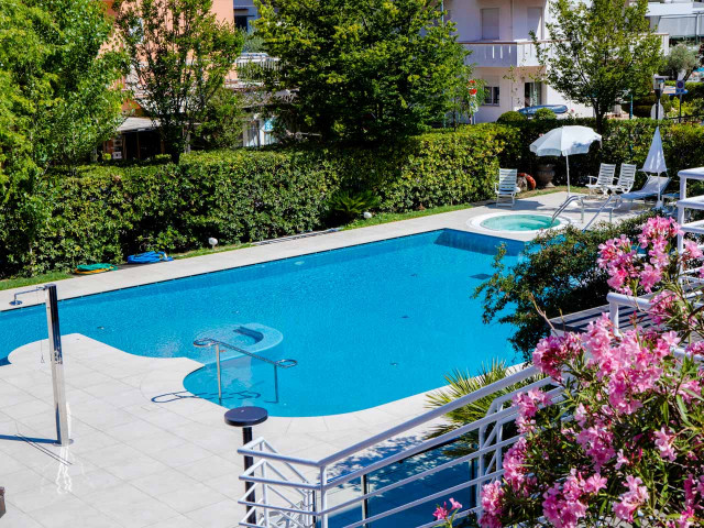 media.Gallery-Piscina-05-Hotel-Maddalena-Riccione