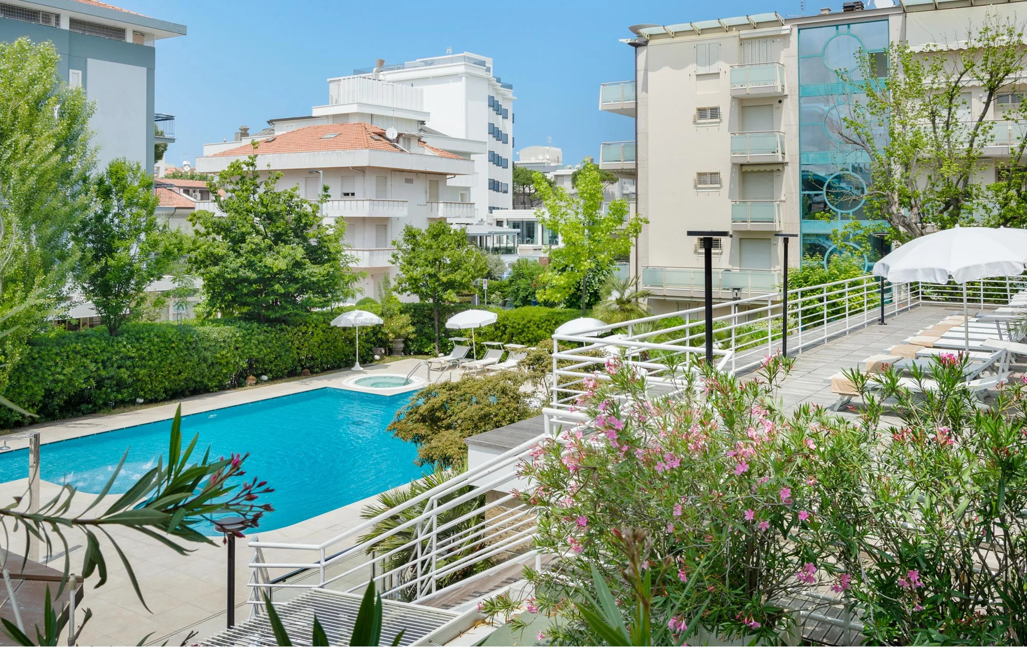 media.Slide-Piscina-05-Hotel-Maddalena-Riccione